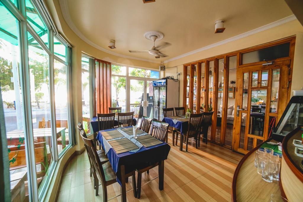 Relax Beach Inn Мале Экстерьер фото